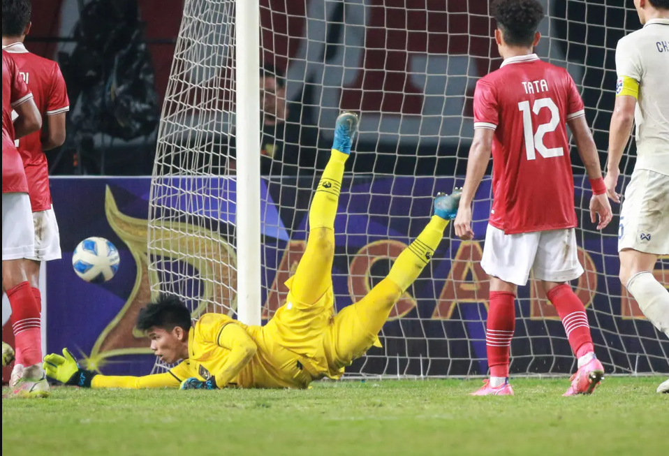 Daffa Fasya: Kiper Muda Berbakat Timnas Indonesia di Piala AFF 2024 yang Juga Mengabdi sebagai Anggota Kepolisian