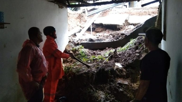 Bencana di Ciawi: Longsornya Tembok Penahan Tanah Memakan Korban dan Kerusakan Properti